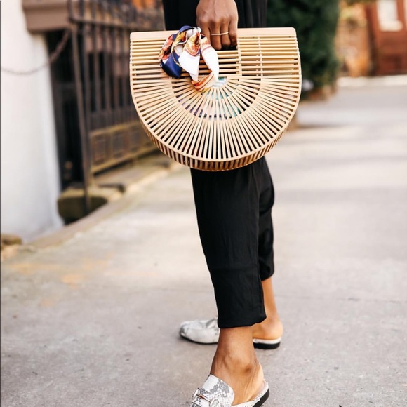 Bamboo handbag great for summer ♥️ Cult Gaia dupe - Picture 2 of 4